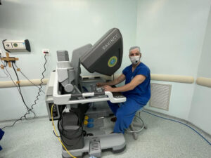 Cirurgia robótica para retirada de útero é realizada no Hospital Beneficência Portuguesa